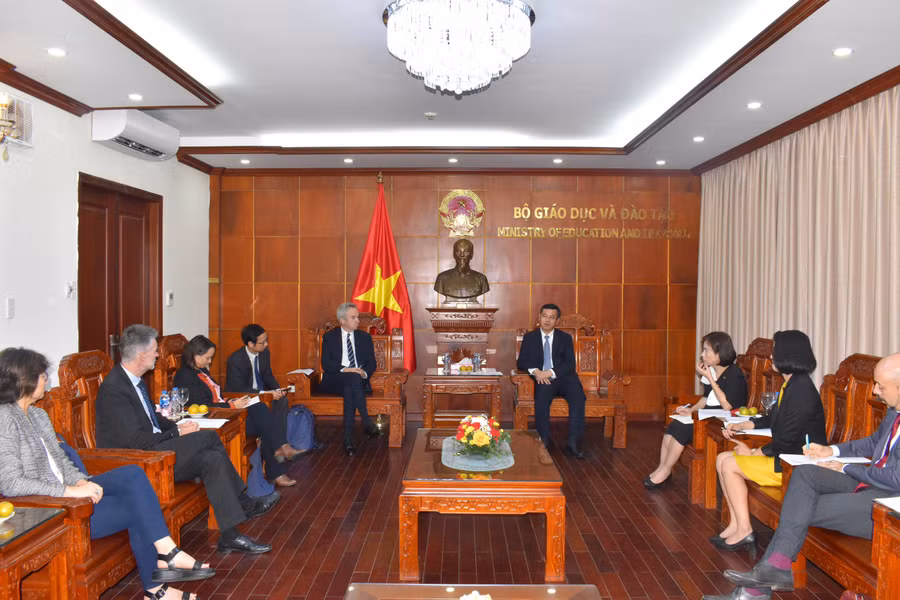 Quang cảnh cuộc làm việc. Quang cảnh cuộc làm việc.