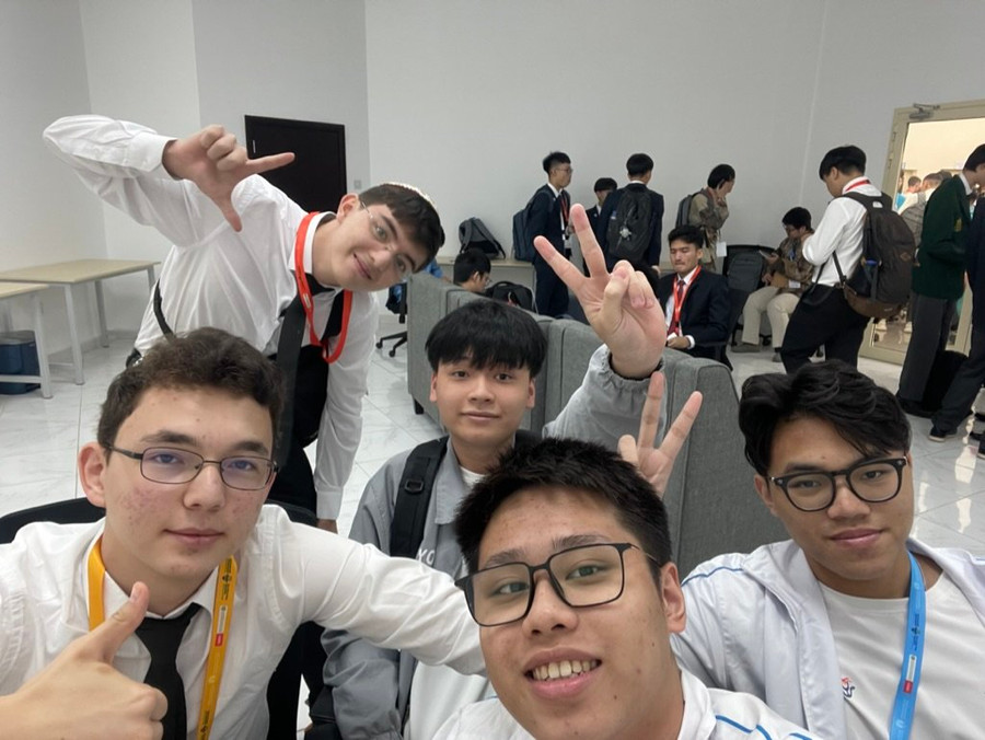 Mạnh tham dự kỳ thi Olympic Sinh học quốc tế 2023 tại UAE. Ảnh: NVCC. Mạnh tham dự kỳ thi Olympic Sinh học quốc tế 2023 tại UAE. Ảnh: NVCC.