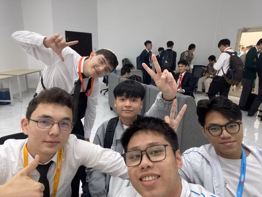 Mạnh tham dự kỳ thi Olympic Sinh học quốc tế 2023 tại UAE. Ảnh: NVCC.