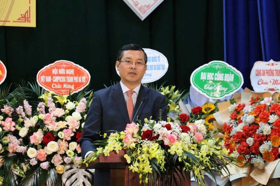 Thứ trưởng Bộ GD&ĐT Nguyễn Văn Phúc phát biểu tại lễ khai giảng năm học 2023 - 2024 khối lưu học sinh Lào - Campuchia của Trường Hữu nghị 80. Thứ trưởng Bộ GD&ĐT Nguyễn Văn Phúc phát biểu tại lễ khai giảng năm học 2023 - 2024 khối lưu học sinh Lào - Campuchia của Trường Hữu nghị 80.