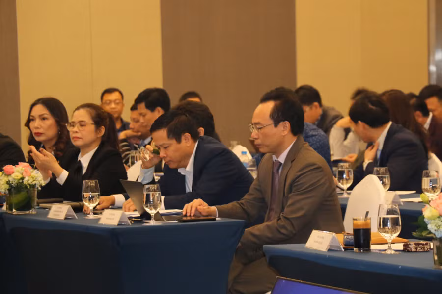 Các đại biểu tham dự hội thảo.