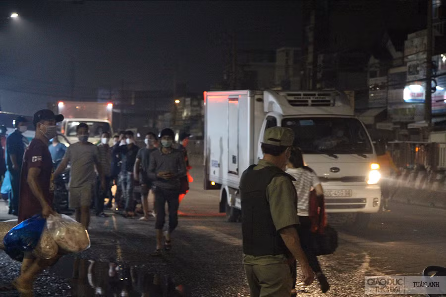 Chợ Tân Biên trong tình trạng "Nội bất xuất, ngoại bất nhập" trong đêm ngày 5/7.