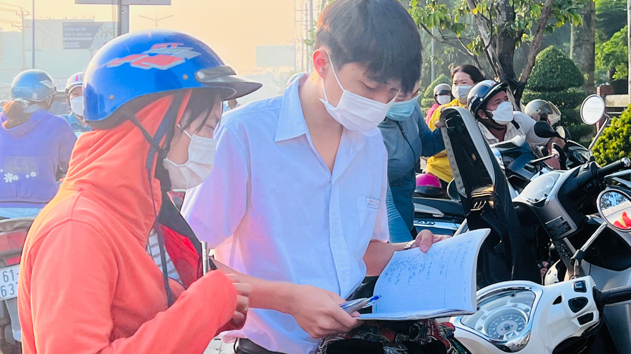 Sáng nay thí sinh thi tốt nghiệp THPT với bài thi Ngữ văn ảnh 64