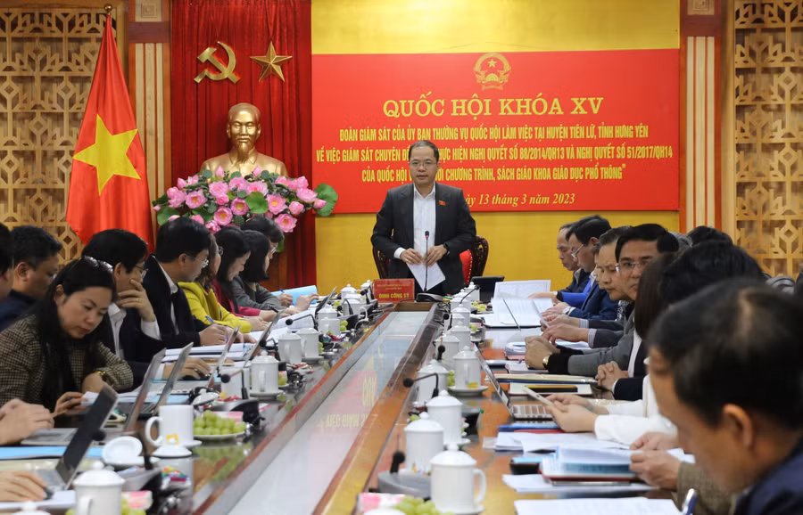 Quang cảnh buổi làm việc.