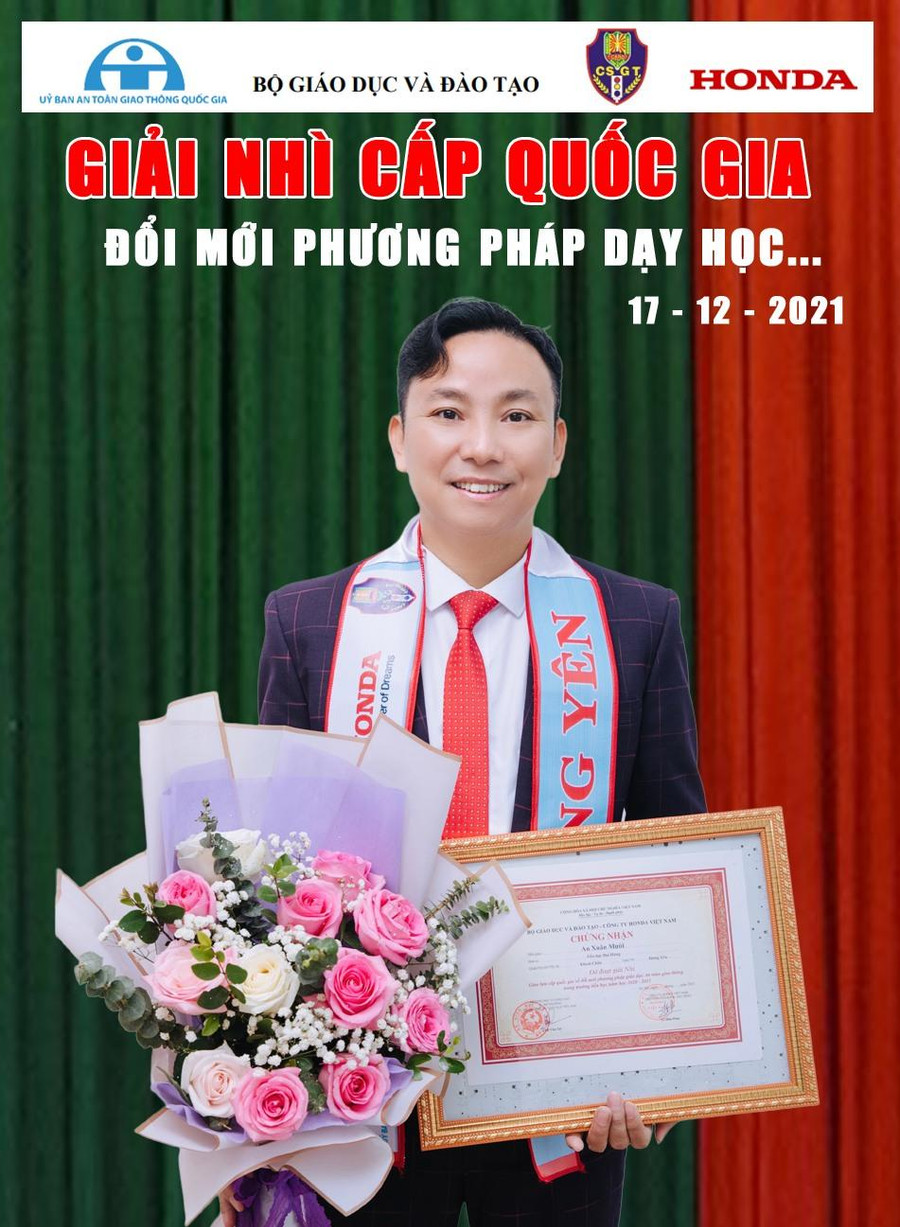 Thầy giáo An Xuân Mười giành giải Nhì cấp quốc gia cuộc thi "Đổi mới phương pháp dạy học" năm 2021. Ảnh: NVCC.