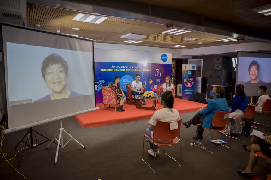 Khách mời chia sẻ phương pháp làm bạn với con.