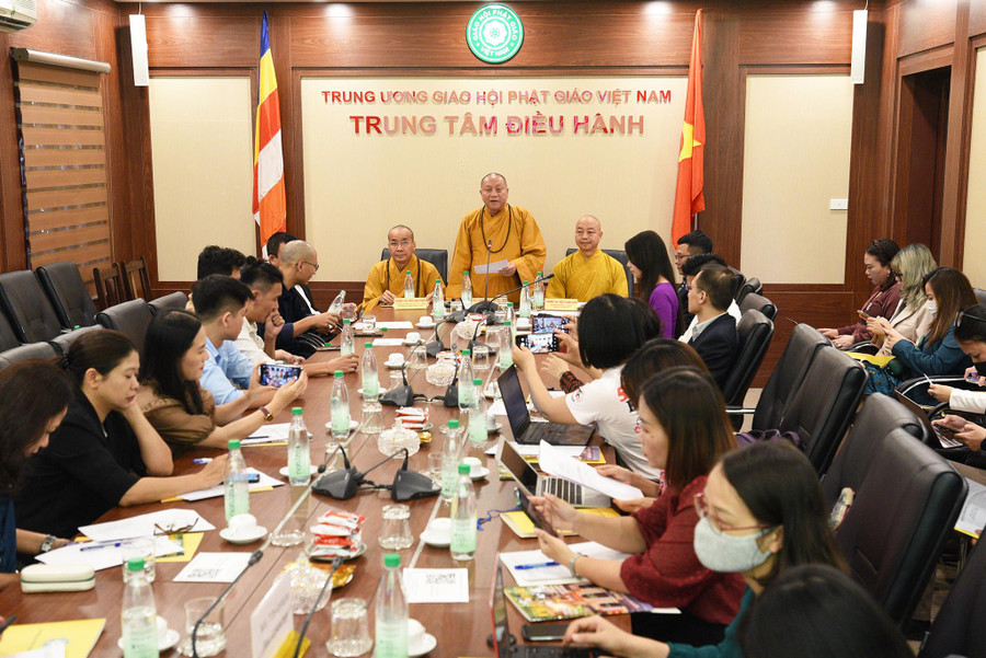 Họp báo thông tin cuộc thi viết 'Đạo Phật trong trái tim tôi' sáng 2/11.