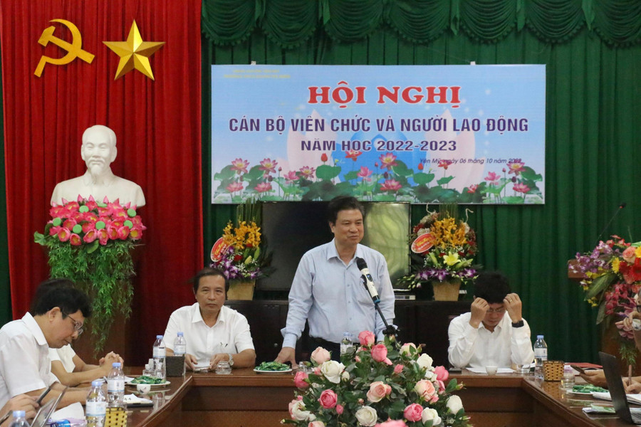 Đoàn kiểm tra của Bộ GD&amp;ĐT làm việc với giáo viên Trường THCS Đoàn Thị Điểm.