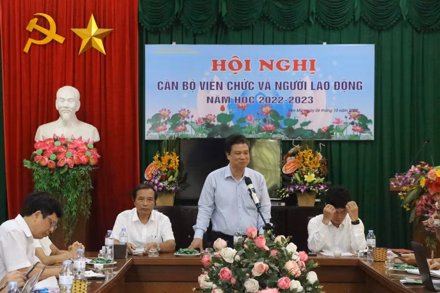 Đoàn kiểm tra của Bộ GD&amp;ĐT làm việc với giáo viên Trường THCS Đoàn Thị Điểm.