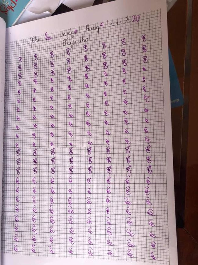 Khoe chữ con học lớp 1 đang tập viết, các mẹ ôm bụng cười lăn lộn vì cứ ngỡ chữ của người ngoài hành tinh - Ảnh 13. Khoe chữ con học lớp 1 đang tập viết, các mẹ ôm bụng cười lăn lộn vì cứ ngỡ chữ của người ngoài hành tinh - Ảnh 13.