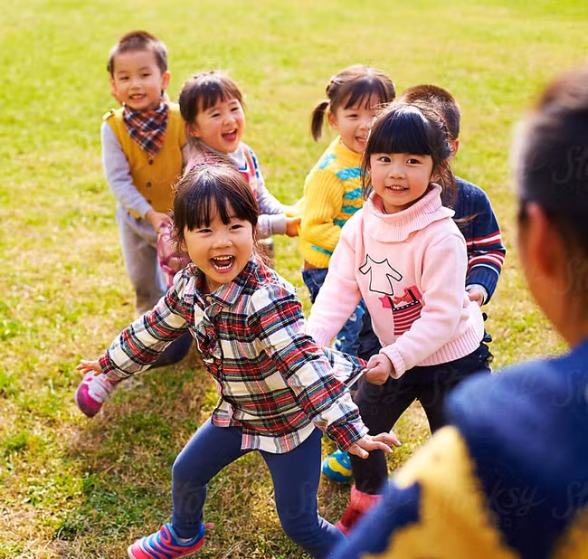 Không cần mua quá nhiều đồ chơi, cho con học quá nhiều lớp ngoại khóa, thường xuyên đưa trẻ đến 4 nơi này sẽ giúp trẻ phát triển tốt hơn mà cha mẹ thì không tốn nhiều tiền - Ảnh 3.