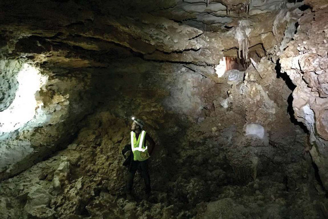 Khu phố đột ngột mất nước, người dân gọi thợ đến sửa để rồi phát hiện cả một "kỳ quan thiên nhiên" ở ngay dưới mặt đường - Ảnh 4. Khu phố đột ngột mất nước, người dân gọi thợ đến sửa để rồi phát hiện cả một "kỳ quan thiên nhiên" ở ngay dưới mặt đường - Ảnh 4.