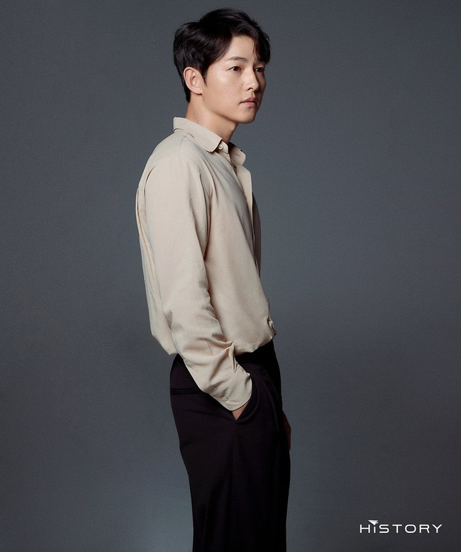 HOT: Hàng động đáng ngờ của Song Joong Ki trong ngày lễ độc thân, lại còn viết tâm thư "dằn mặt" vợ cũ Song Hye Kyo? - Ảnh 2. HOT: Hàng động đáng ngờ của Song Joong Ki trong ngày lễ độc thân, lại còn viết tâm thư "dằn mặt" vợ cũ Song Hye Kyo? - Ảnh 2.