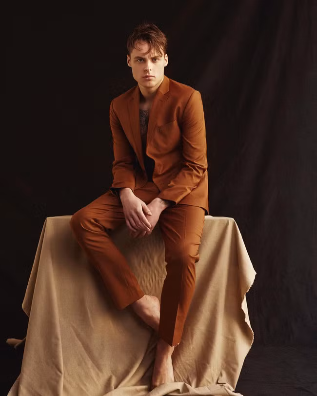 Anh hiện là người mẫu trực thuộc hai công ty Team Models và Next Models Worldwide.