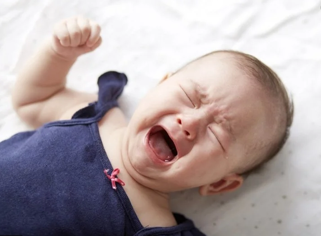 Có nhiều ý kiến phản đối với phương pháp này vì cho rằng để bé một mình khóc là không an toàn (Ảnh minh họa). Có nhiều ý kiến phản đối với phương pháp này vì cho rằng để bé một mình khóc là không an toàn (Ảnh minh họa).