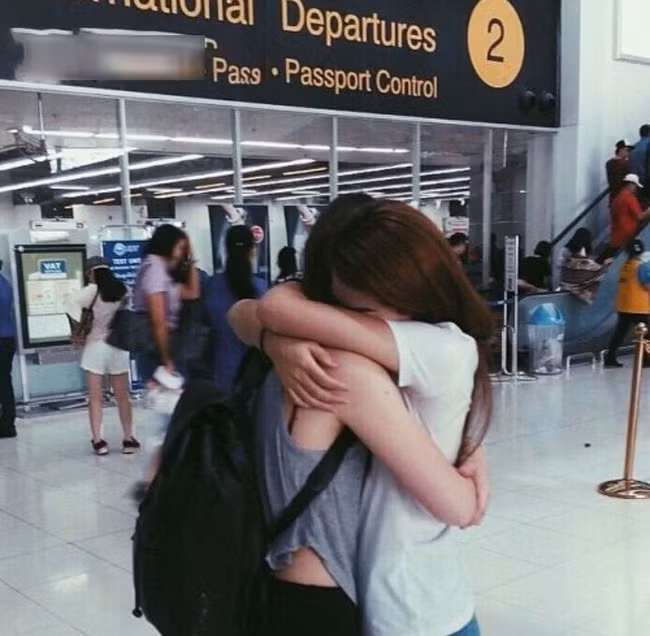 Những hành động con gái tưởng dễ thương vô đối nhưng con trai lại thấy phiền thôi rồi: Các chị em xem ngay mà tránh! - Ảnh 1.