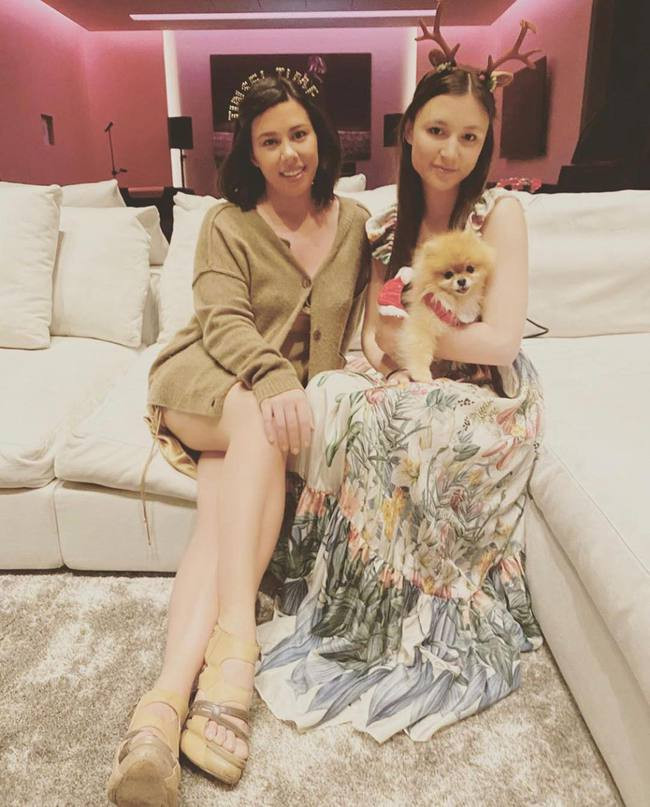 Hai cô con gái xinh đẹp của Vera Wang. Hai cô con gái xinh đẹp của Vera Wang.