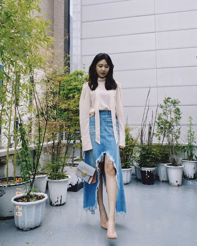 Ngoài 30 thì diện chân váy thế nào cho vừa trẻ trung vừa ăn đậm điểm thanh lịch? Các mỹ nhân này sẽ chỉ cho bạn 11 cách - Ảnh 6.