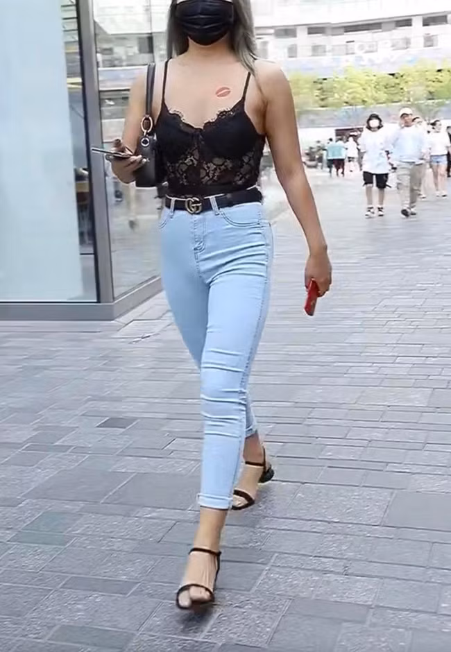 Tưởng đồ ren mặc lên ra sang, nhưng những pha ăn diện thế này thì chỉ biết... cạn lời - Ảnh 3.