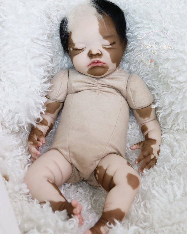 Con bị bệnh bạch biến, ông bố liền sáng chế ra một "người bạn" giống hệt con - Ảnh 3. Con bị bệnh bạch biến, ông bố liền sáng chế ra một "người bạn" giống hệt con - Ảnh 3.