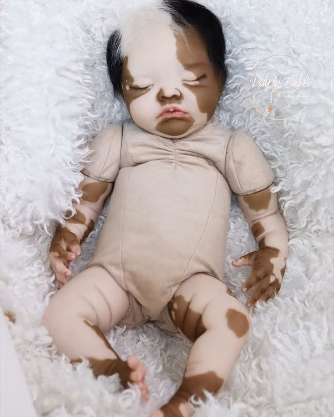 Con bị bệnh bạch biến, ông bố liền sáng chế ra một "người bạn" giống hệt con - Ảnh 3.