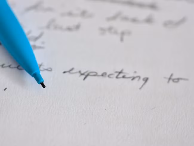 Đừng viết tên mình trên cửa.