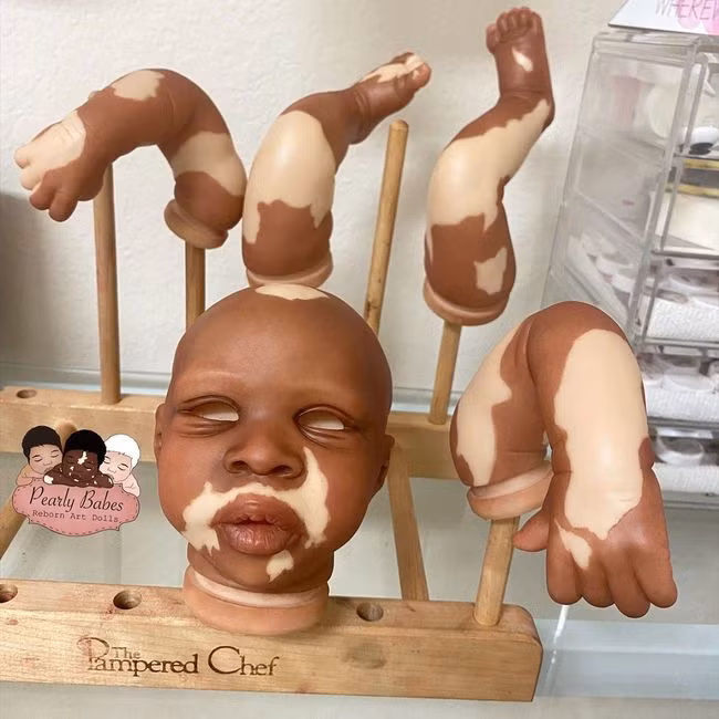 Con bị bệnh bạch biến, ông bố liền sáng chế ra một "người bạn" giống hệt con - Ảnh 8.