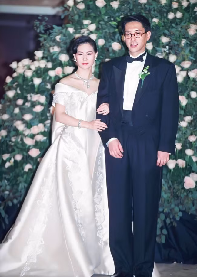 Đám cưới của Hà Siêu Quỳnh và Hứa Tấn Hanh.