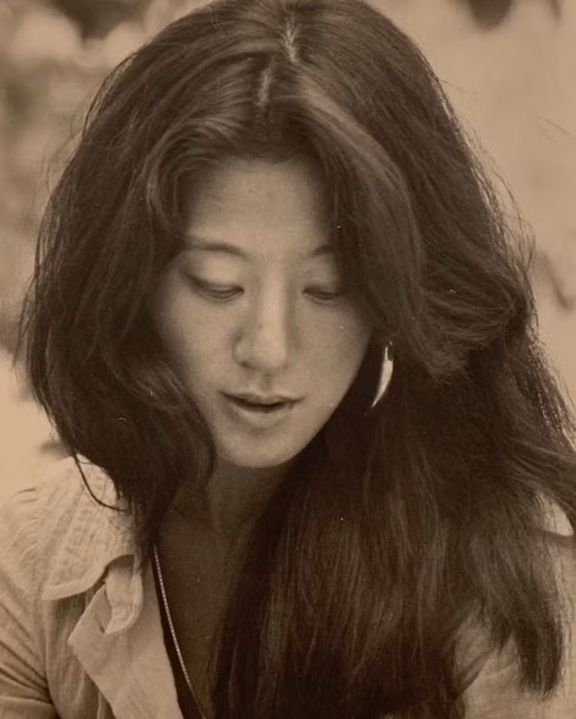 Nhan sắc đẹp như minh tinh cách đây 41 năm của "nữ hoàng váy cưới" Vera Wang ảnh 1