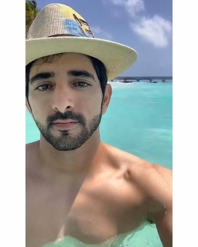 Hình ảnh Thái tử Dubai ở Maldives vào hè năm ngoái.