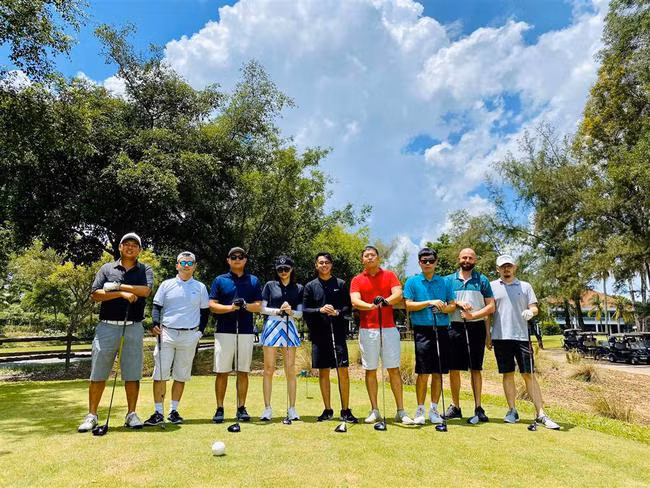 Hương Giang được bạn trai đại gia đưa đi chơi cuối tuần, lại còn ra mắt với hội bạn thân giàu có khiến fan thích thú - Ảnh 2.