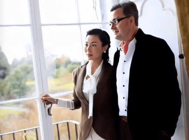 Nhận lời cầu hôn của chàng trai nghèo, ngày về ra mắt nhà chồng, cô gái ngã ngửa với thân phận thật sự của anh ta, nhìn sang nơi ở lại càng khiếp sợ hơn nữa! - Ảnh 3.