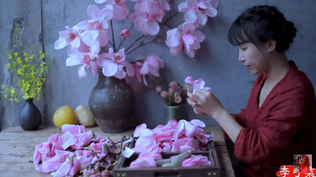 "Tiên nữ đồng quê" Lý Tử Thất mê hoặc hội chị em bằng vườn hồng như chốn cổ tích kèm công thức chế biến tỷ thứ từ loại hoa này - Ảnh 15.