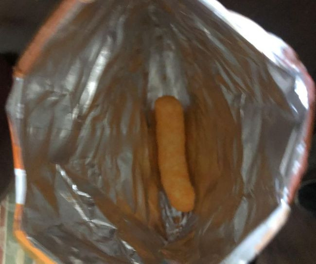 8. &quot;Con gái tôi bảo &quot;Con để dành hết phần còn lại cho bố&quot;.