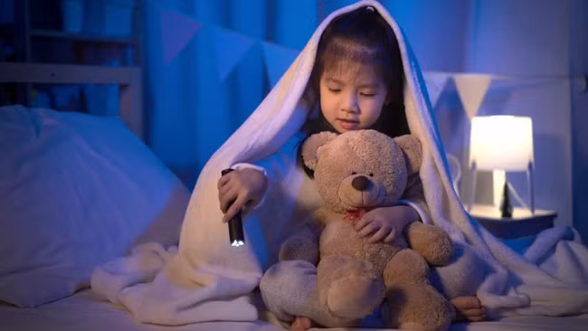 Vì sao con không bao giờ chịu bỏ đi những món đồ chơi đã cũ hư hỏng, dù bố mẹ hứa sẽ mua cho món đồ chơi mới? - Ảnh 4.