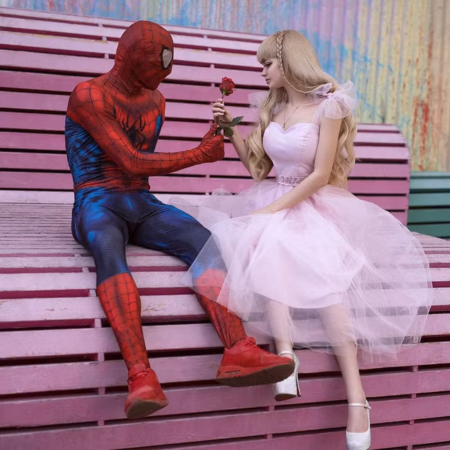 "Búp bê sống" nổi tiếng nhất thế giới: Từ nhỏ đến lớn bó buộc trong "lồng kính" của cha mẹ, không được quyết định cuộc đời mình - Ảnh 7.