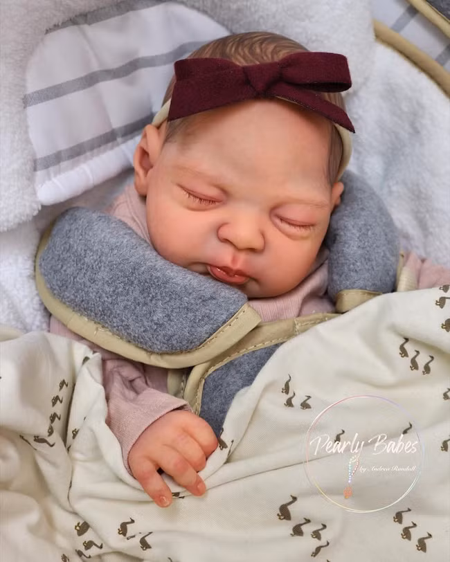 Con bị bệnh bạch biến, ông bố liền sáng chế ra một "người bạn" giống hệt con - Ảnh 12.