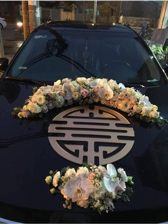 Hai họ nháo nhào trước chiếc xe hoa được trang trí có 1-0-2 ảnh 1 Hai họ nháo nhào trước chiếc xe hoa được trang trí có 1-0-2 ảnh 1