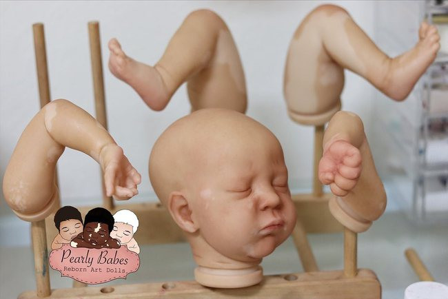 Con bị bệnh bạch biến, ông bố liền sáng chế ra một "người bạn" giống hệt con - Ảnh 6. Con bị bệnh bạch biến, ông bố liền sáng chế ra một "người bạn" giống hệt con - Ảnh 6.