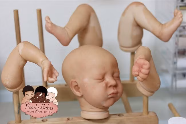 Con bị bệnh bạch biến, ông bố liền sáng chế ra một "người bạn" giống hệt con - Ảnh 6.