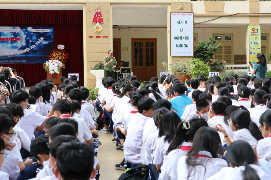 Quang cảnh buổi chuyên đề. Quang cảnh buổi chuyên đề.