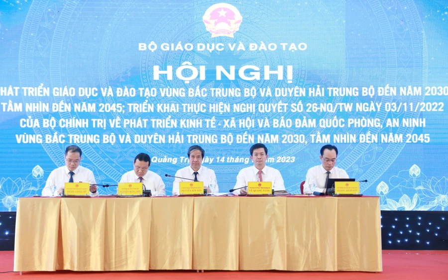 Hội nghị phát triển giáo dục và đào tạo vùng Bắc Trung Bộ và duyên hải Trung Bộ.
