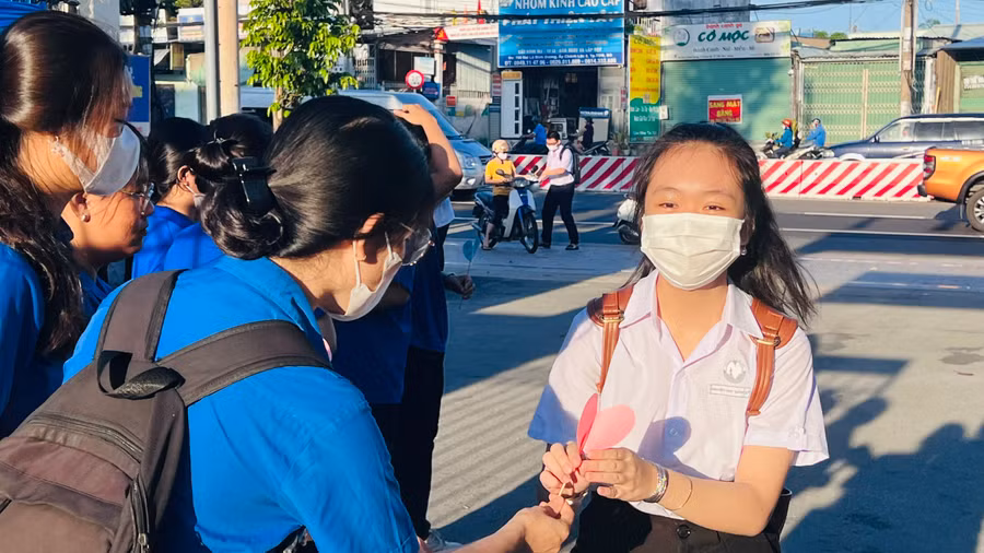 Thi bài tổ hợp Khoa học tự nhiên, Khoa học xã hội trong sáng 29/6 ảnh 44