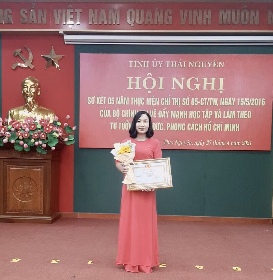 Cô giáo Ngọc Hà đã gặt hái nhiều thành tích ấn tượng cấp quốc gia, cấp tỉnh. Ảnh: NVCC.