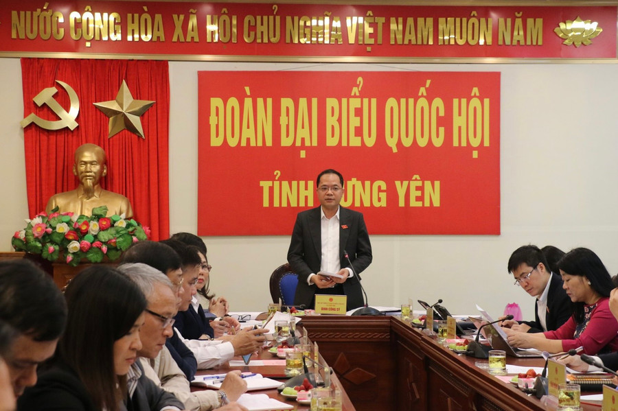 Quang cảnh buổi làm việc.