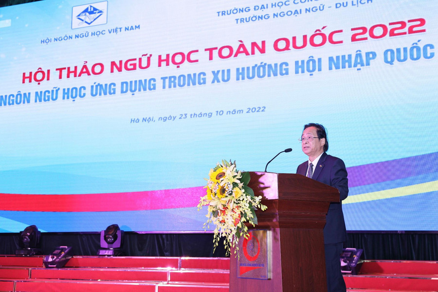 PGS. TS Nguyễn Lân Trung, Chủ tịch Hội Ngôn ngữ học Việt Nam phát biểu tại Hội thảo. PGS. TS Nguyễn Lân Trung, Chủ tịch Hội Ngôn ngữ học Việt Nam phát biểu tại Hội thảo.