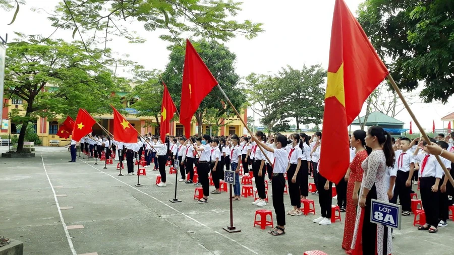 Trường THCS Tân Châu khai giảng năm học mới. Ảnh: NTCC.