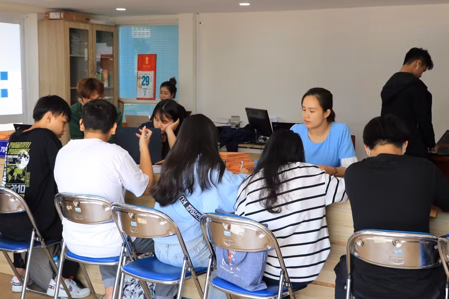 Chinh phục 100% ngành "hot" bằng xét tuyển học bạ ảnh 2