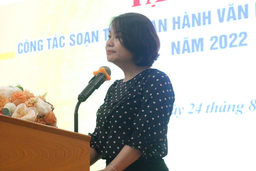 TS Nguyễn Quỳnh Liên, Phó Vụ trưởng Vụ Pháp luật Hình sự - Hành chính, Bộ Tư pháp, phát biểu tại hội nghị.