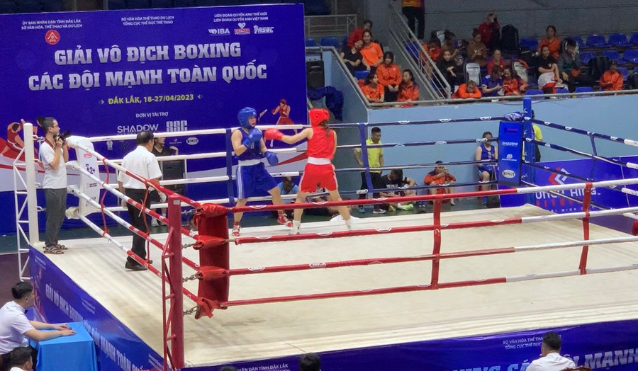 Là Thị Vân tham gia thi đấu tại Giải vô địch Boxing các đội mạnh toàn quốc năm 2023. Ảnh: NVCC. Là Thị Vân tham gia thi đấu tại Giải vô địch Boxing các đội mạnh toàn quốc năm 2023. Ảnh: NVCC.